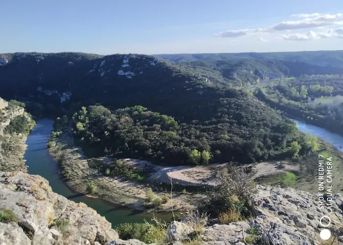 Proche Uzes Petit Gite Avec Grande Cuisine D'Ete Et Piscine