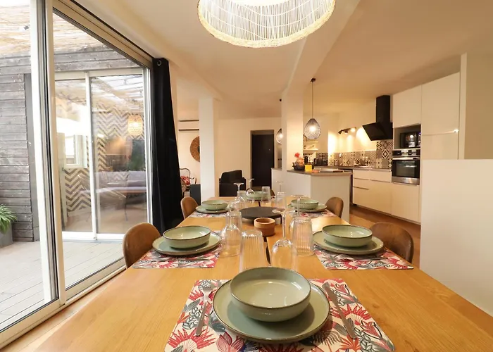 Afrobohome, Experience Atypique, Clim, 2 A 6 Personnes, Proche Centre Nimes, Garage Clos