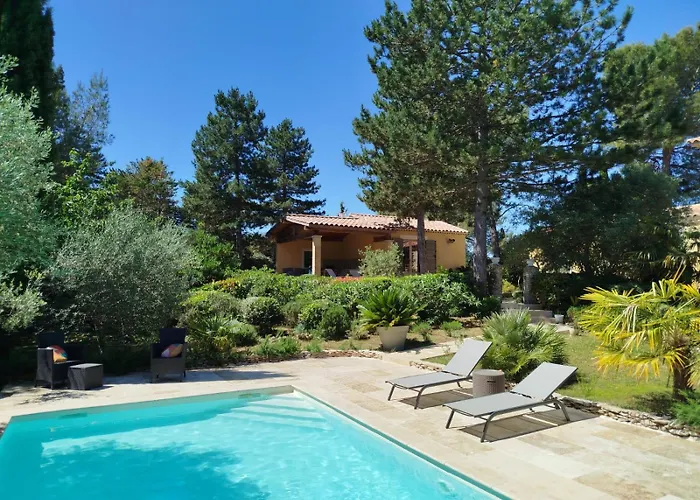 Proche Uzes Petit Gite Avec Grande Cuisine D'Ete Et Piscine
